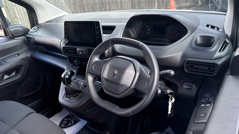 Peugeot Partner Standard Diesel 1000 1.5 BlueHDi 100 Professional Van